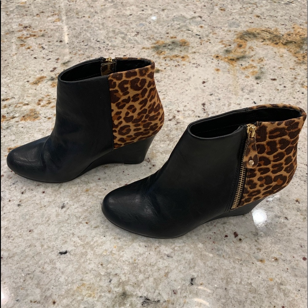 Report Gabrela Wedge Booties